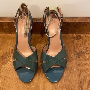 B Makowsky Teal Two Tone Heels